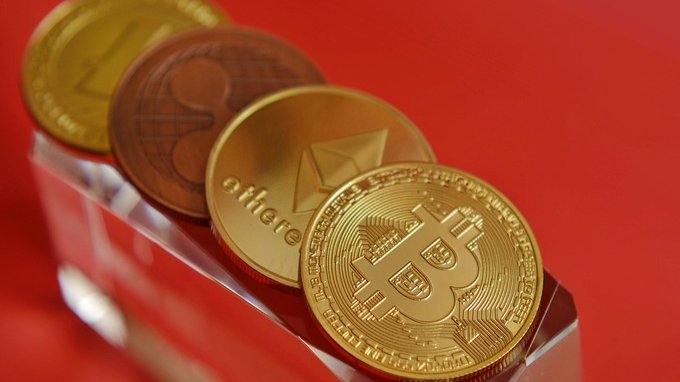 Cosa sono i perpetual futures e perché potrebbero far crollare il Bitcoin a $40.000