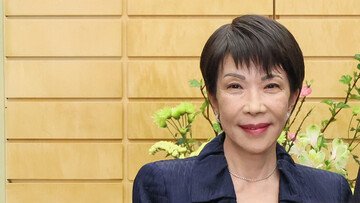 Chi è Sanae Takaichi, la prima donna primo ministro in Giappone? Le sue idee politiche (forti e controverse)