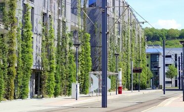 Azienda in crisi vende immobile a Milano per €33 milioni. Al suo posto case di lusso