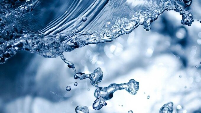 Bonus acqua potabile, domanda al via per spese 2023: come ottenere il rimborso e a chi spetta