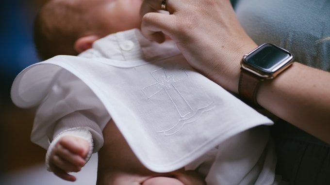 Quali sono gli obblighi di padrino e madrina di battesimo?