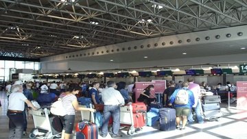 Caos aeroporti in Europa: quanto dureranno i disagi e cosa fare se si vola quest'estate
