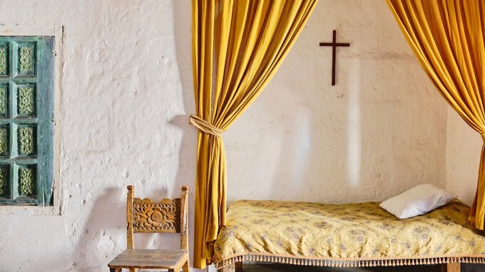 Viaggi, il nuovo trend è dormire dalle suore. Ecco perché conviene (davvero)
