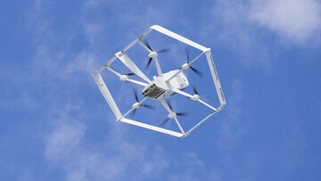 Amazon inizia le consegne con i droni, ecco Prime Air