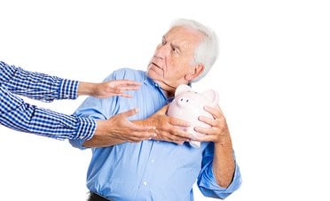 Deve restituire un anno di pensione chi non dichiara i redditi entro il 2 novembre. Il messaggio Inps