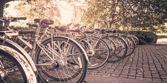 Novità per le biciclette: ecco dove sarà obbligatoria la targa e l'assicurazione