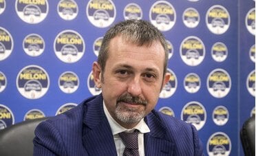 Perché Andrea Delmastro si è dimesso?