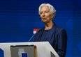 BCE, Lagarde nell'occhio del ciclone per stipendio extra di 140.000 euro. La rabbia, “Noi comuni mortali non possiamo”