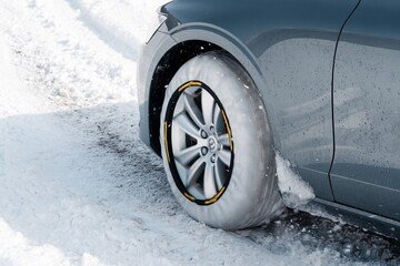 Calze da neve: come funzionano e quali sono omologate