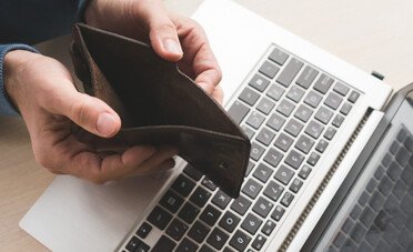 Fatture false che sembrano reali. Il nuovo inganno dell'AI che mette a rischio le imprese