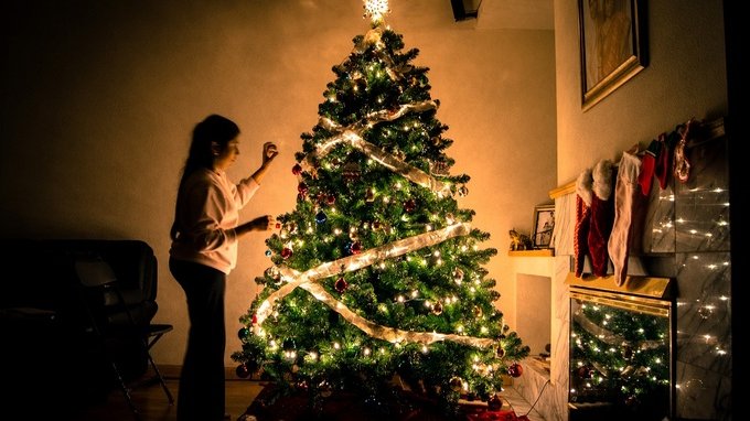 Quanto consumano le luci di Natale? Costi in bolletta e come risparmiare