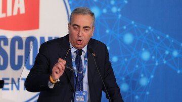 Quanto guadagna Maurizio Gasparri? Stipendio e pensione del senatore di Forza Italia