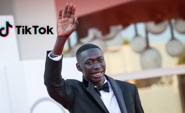 Così Khaby Lame da quasi 1 miliardo di dollari ha perso il 96% in 4 mesi