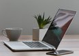 Parentesi graffe { } sulla tastiera PC Windows, Mac e smartphone