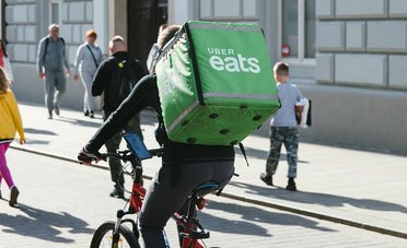 Food delivery, come funziona davvero: i retroscena del primo sindacalista dei riders