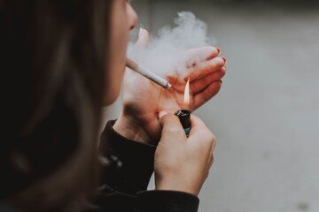 Sigarette a 12 euro a pacchetto dal 2025: la decisione che può far scuola in Europa