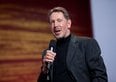 Larry Ellison ha speso quasi 10 milioni di dollari per otto case in Florida. Servono a ospitare il personale di casa