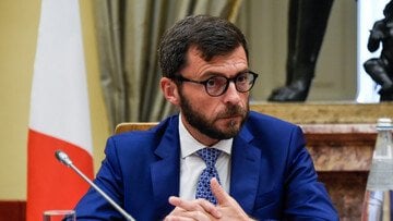 Salario minimo? Rizzetto (FdI) spiega la riforma. “Più forza alla contrattazione, non una soglia uguale per tutti”