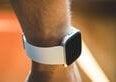 Fitbit Air, come funziona e quanto costa il nuovo fitness tracker di Google
