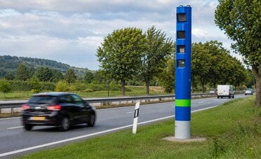 Ecco come funzionano le nuove telecamere blu che spaventano gli automobilisti
