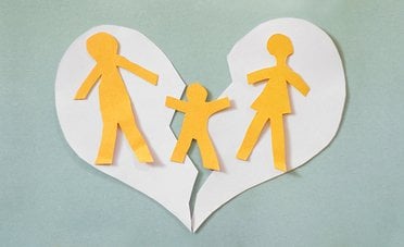 Obbligo di mantenimento: il genitore svantaggiato paga comunque — cosa dice la Cassazione