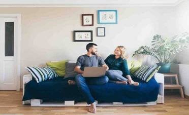 Chi sono gli obosessuali? Il nuovo trend per risparmiare soldi 