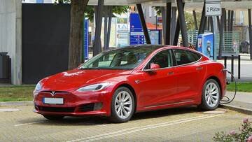 Auto elettriche: crollano le immatricolazioni in Italia