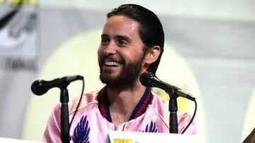 Quanto guadagna Jared Leto, il musicista e attore premio Oscar accusato di molestie sessuali 