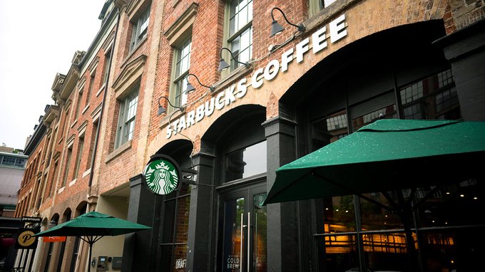 Starbucks assumerà più baristi in oltre 3000 negozi 