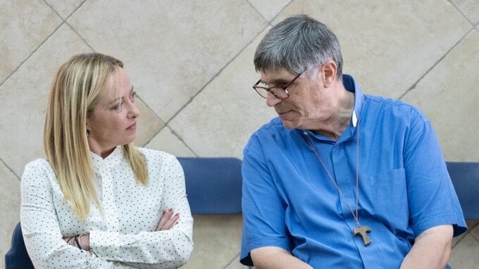 Chi è don Patriciello? La biografia del prete anti camorra di Caivano