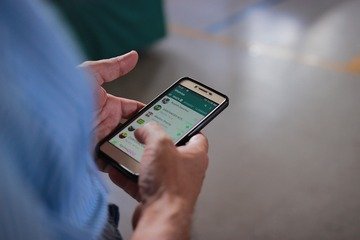 WhatsApp introduce la funzionalità che svolta le chat di gruppo