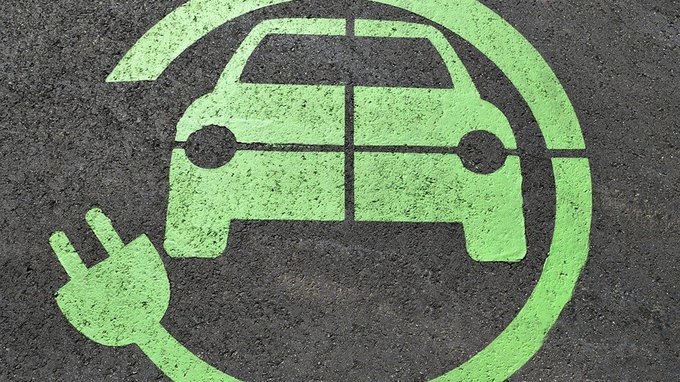 Auto elettriche, boom di questo titolo: vale più di Ford, GM, BMW (e non è Tesla)