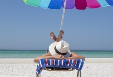 Racchettoni in spiaggia, rischi una multa (e non solo) fino a €10.000