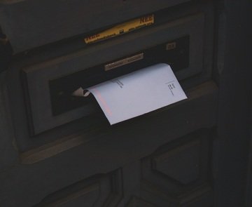 Dove mettere mittente e destinatario su una busta o un pacco