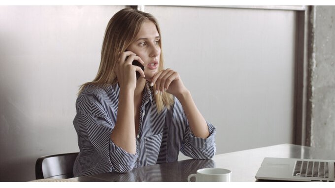 Non dire mai questa parola al telefono. È pericoloso