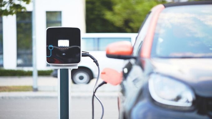 State valutando di acquistare un'auto elettrica? Il sondaggio