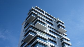Quanto costa acquistare una casa con 1, 2 o 3 camere da letto a Milano, Parigi, Berlino, Zurigo e Atene? TABELLA