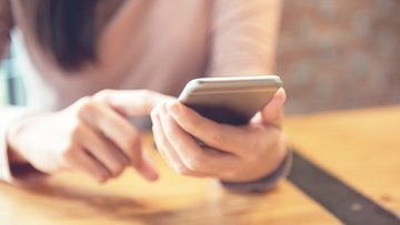 Sai che con lo sfondo nero smartphone e PC si scaricano più velocemente?