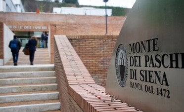 Assemblea Mps, bocciata l'incorporazione di Mediobanca. Cosa cambia per l'Opas di Intesa Sanpaolo?