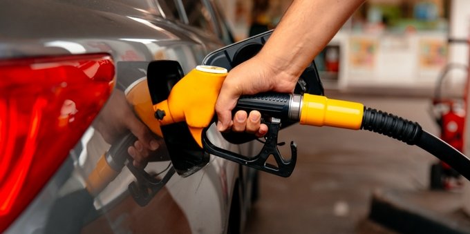 Prezzo benzina e diesel, perché conviene fare subito il pieno: in arrivo la stangata e lo sciopero dei distributori