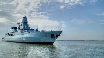L'Italia guarda con preoccupazione il declino di questo Paese. Dal 1945 ha perso circa 340 navi da guerra