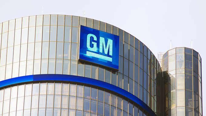 GM batte le attese sugli utili, alza guidance e riduce i costi. Perchè scende a Wall Street? 