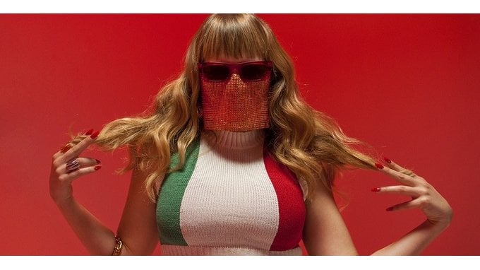 Chi è MYSS KETA: biografia, età e identità segreta della cantante mascherata