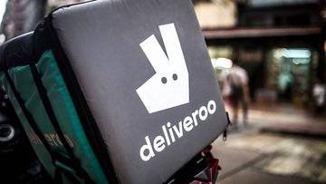 Deliveroo sotto indagine. Accuse di caporalato su migliaia di fattorini sottopagati