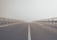 C'è un Paese che usa la vernice fosforescente sulle strade al posto dei lampioni. Ma c'è un problema