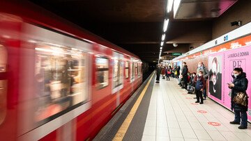 Tutti gli scioperi di maggio 2026 tra trasporti, aerei, treni, bus, scuola e sanità. Il calendario