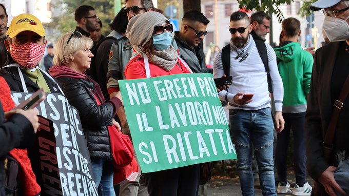 Over 50, arrivano le multe per i no vax: l'obbligo però è stato un flop