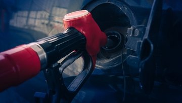 Manca il carburante, la Francia venderà anche quello «non conforme» 