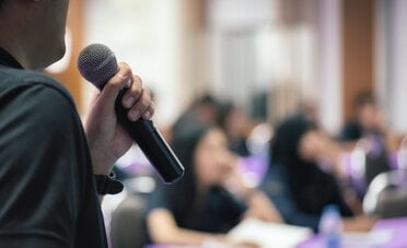 Comunicazione ed eventi, quanto rende davvero il settore? Costi, margini e nuovi modelli di business