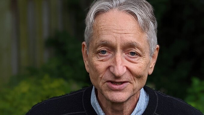 Geoffrey Hinton: chi è il «padrino dell'intelligenza artificiale» e perché ha abbandonato Google 